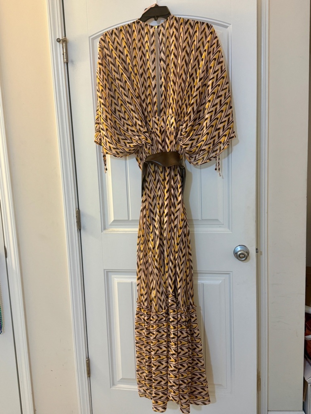 Like New! Fashion Nova Women’s Patterned Maxi Dress in Mustard and Black Size 1X - Picture 2 of 5